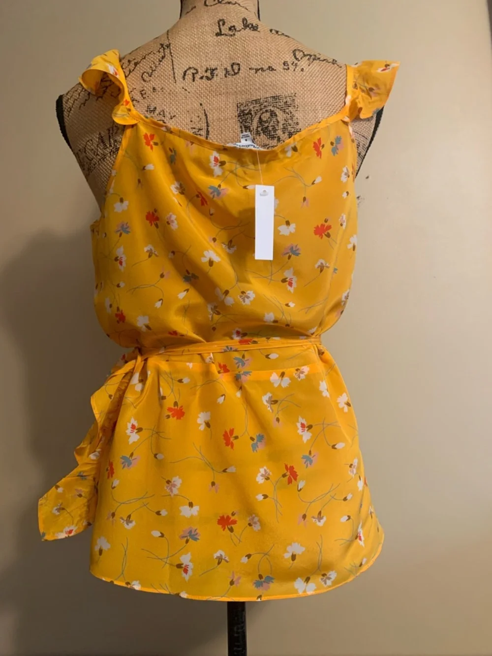 MADEWELL “ Painted carnations “ 100% silk wrap ladies top in size 8 NWT